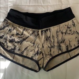 Luluulemon size 6 shorts